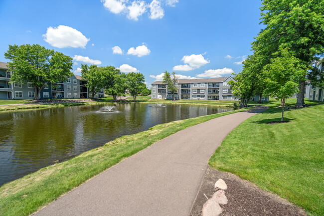 Building Photo - Parkers Lake