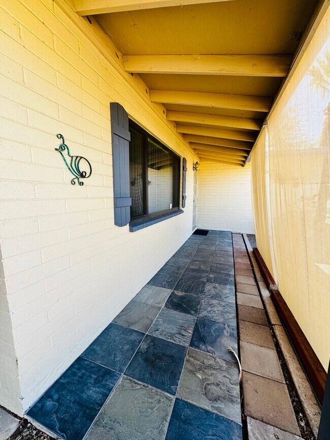 Foto del edificio - FOR RENT