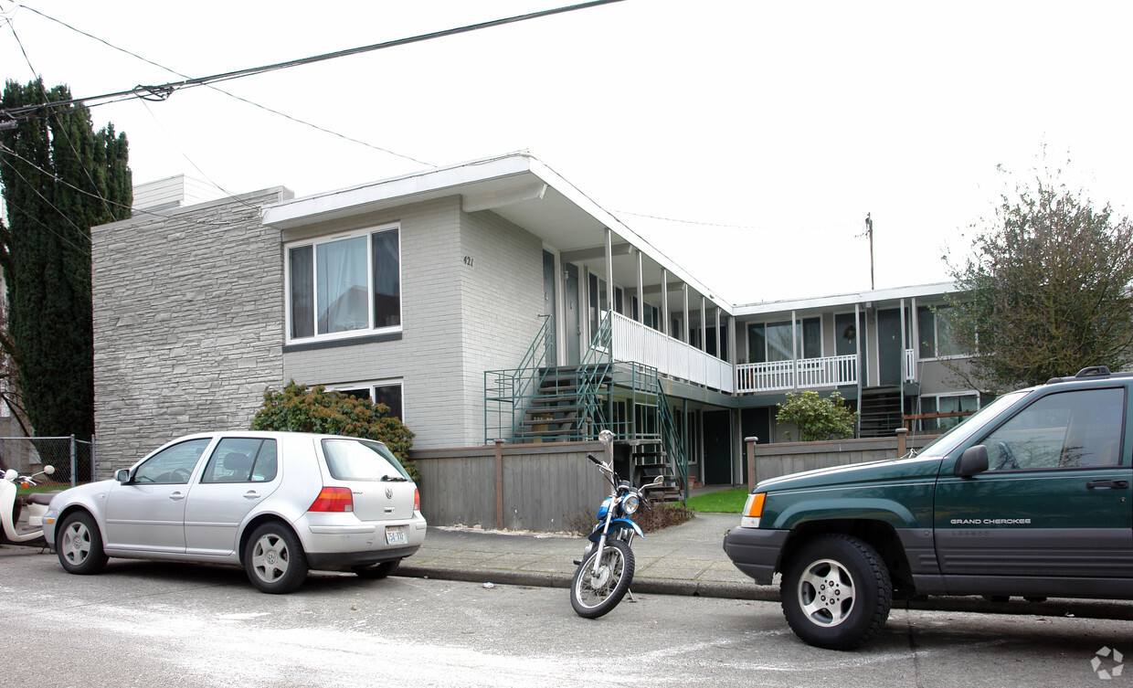 Primary Photo - Roselake Apartments