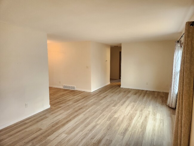 Foto del edificio - 2105 Sylvan Cir