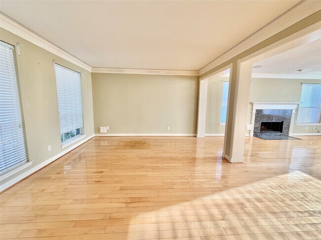 Building Photo - 1916 Lakewinds Dr