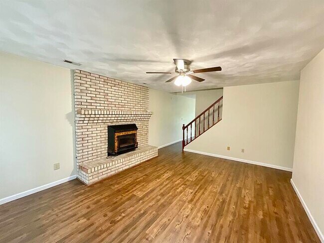 Building Photo - 503 Vicksburg Dr