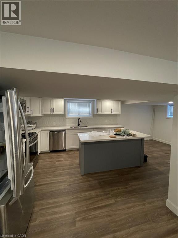 Building Photo - 176 Queensdale Ave E