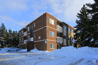 Building Photo - 20 Country Hill Dr