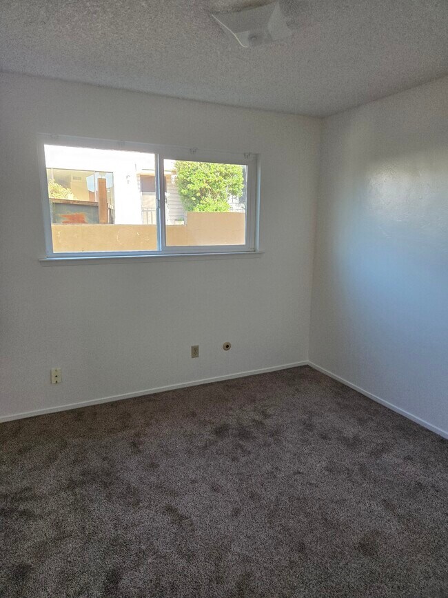 Building Photo - 736 Bernardo Ave