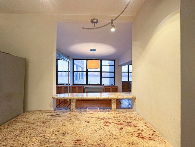 Foto del edificio - 7004 JFK Blvd E