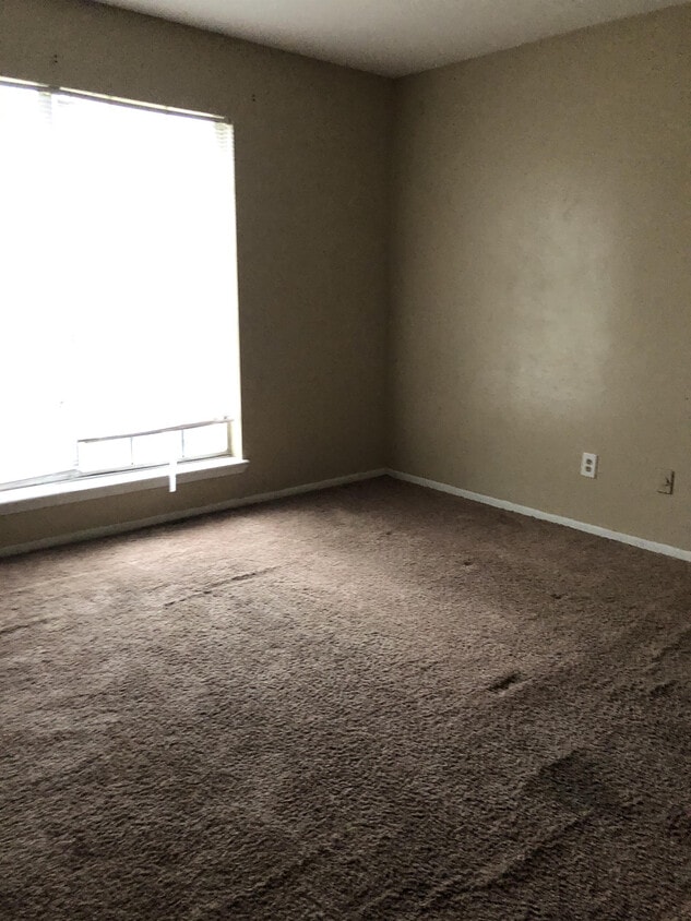 Building Photo - 300 Rice St