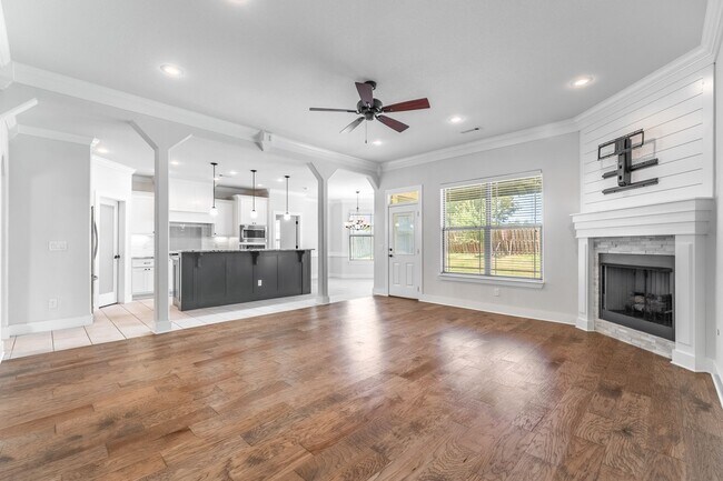 Foto del edificio - Luxury Living in Bentonville: Modern 4 Bed, 3 Bath Home with Fenced Yard
