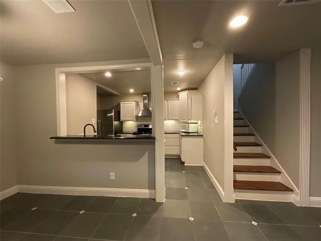 Building Photo - 2331 N Davis Dr