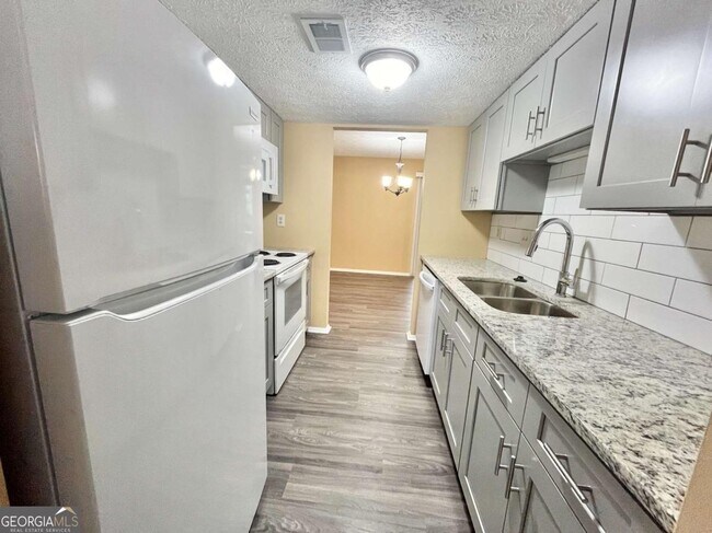 Foto del edificio - 6418 Meadow Rue Dr