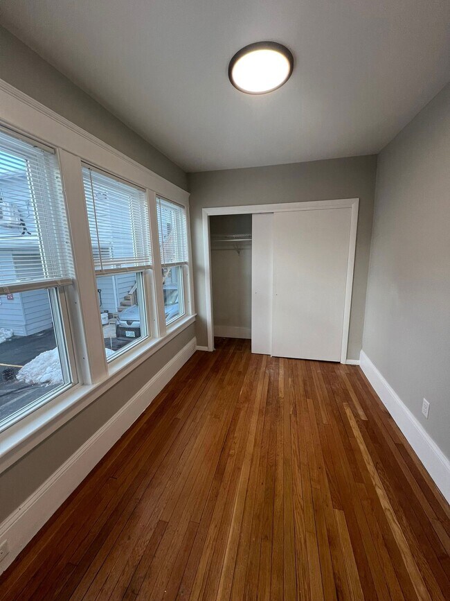 Building Photo - 54 Brook St