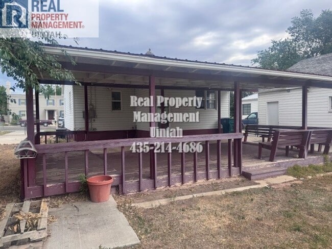Foto del edificio - RENT AND DEPOSIT HAS BEEN REDUCED!! 4 bedr...