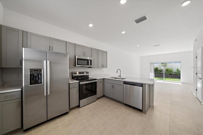 Building Photo - 8744 Daybreak St