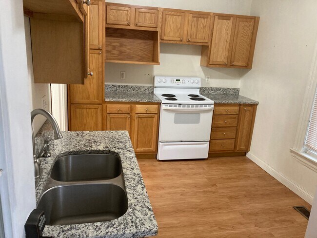 Building Photo - 451 E Main St