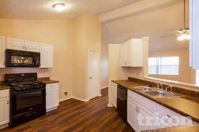 Foto del edificio - 16230 Rancho Blanco Dr