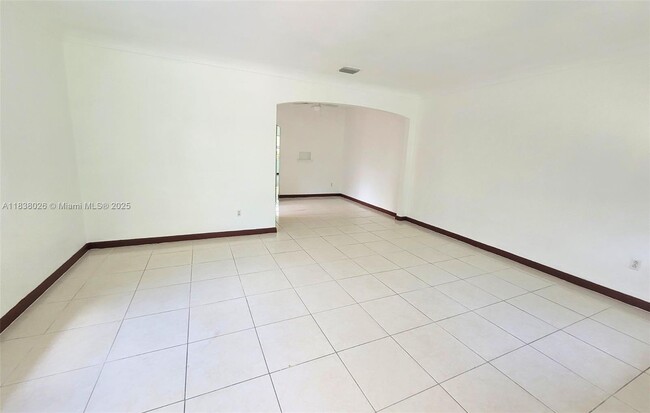 Foto del edificio - 1429 NE 147th St