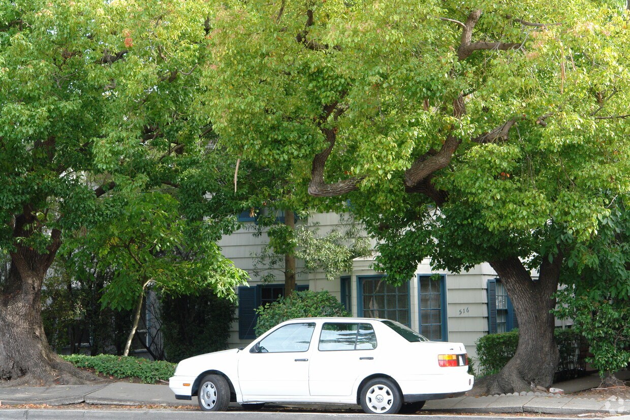 Primary Photo - 516 El Camino Real