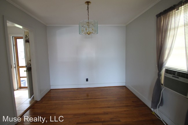 Building Photo - 3 br, 1 bath House - 2019 Celanese Road
