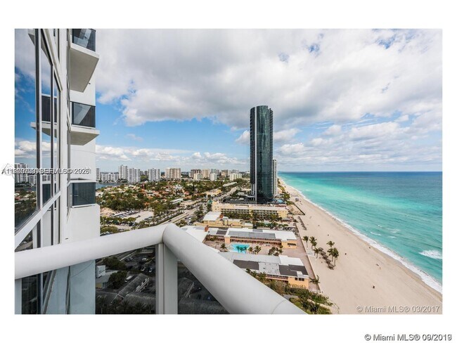 Foto del edificio - 18201 Collins Ave