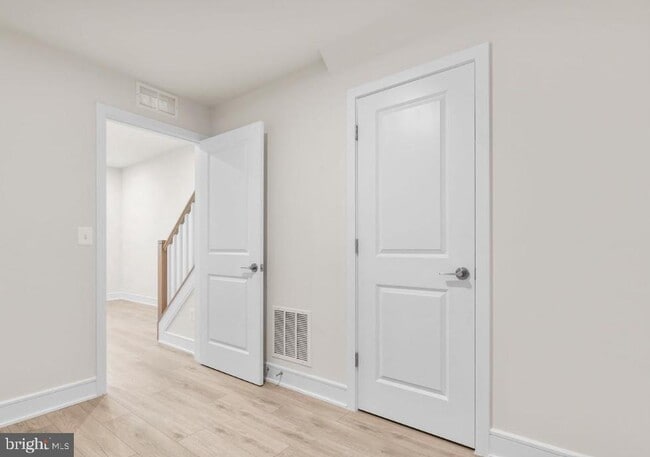 Foto del edificio - 21764 Dollis Hl Ter