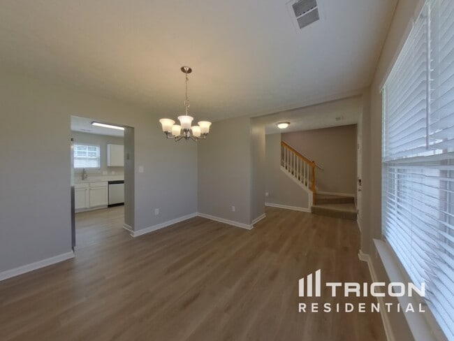 Building Photo - 9720 Avensong Crossing Dr