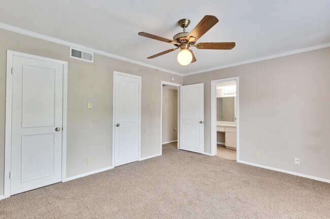 Foto del edificio - 7920 Rockwood Ln