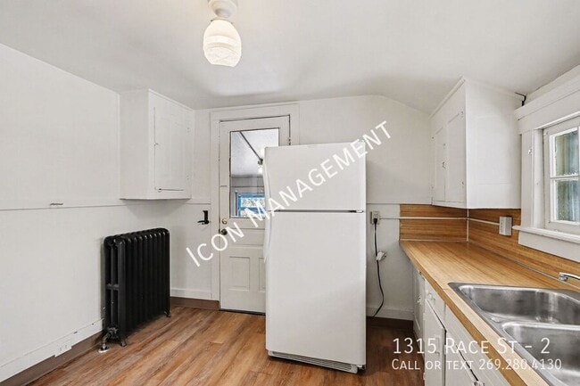 Building Photo - 1315 Race St