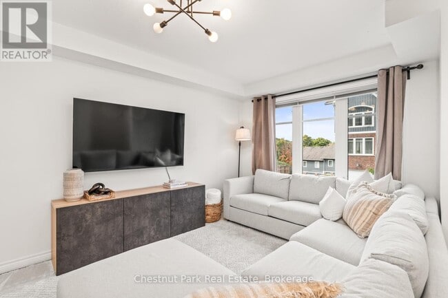 Building Photo - 37 Silver St