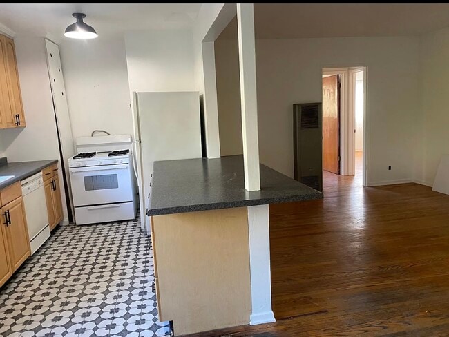 Building Photo - 730 Silver Lake Blvd