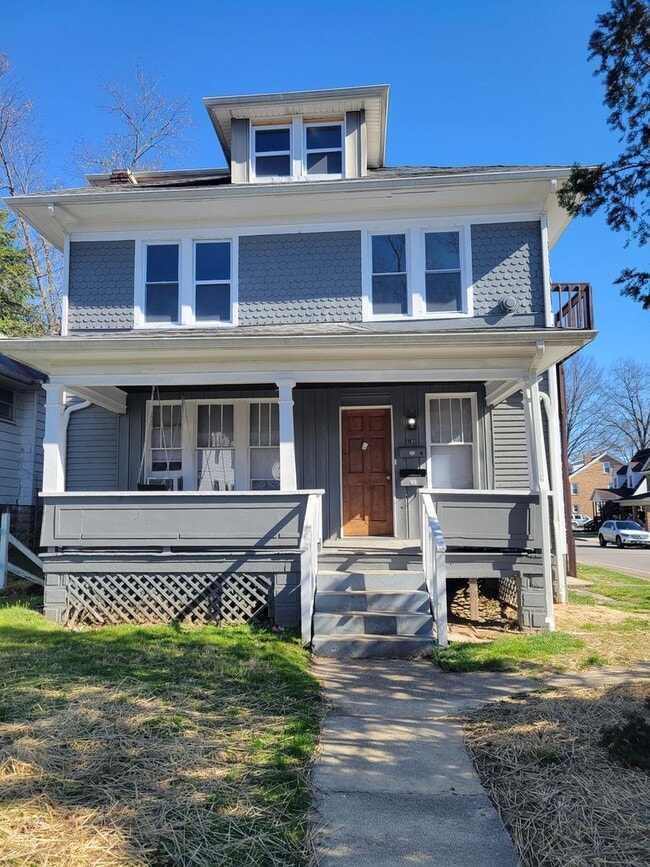 Building Photo - 2502 Oak St