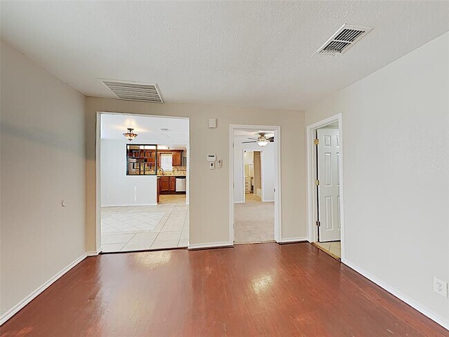 Foto del edificio - 1143 Newport Ave