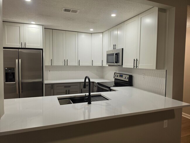 Foto del edificio - 140 Halo Trce