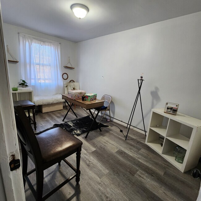 Building Photo - 3117 Gilham St