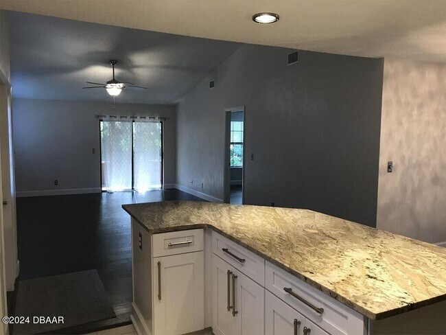 Building Photo - 6208 Sequoia Dr