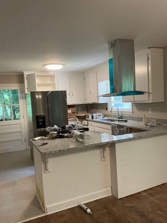 Foto del edificio - **COMING SOON! Beautiful Remodel In Progre...