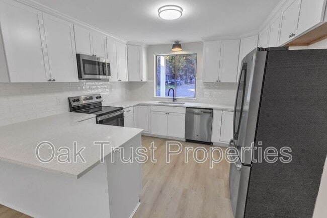 Building Photo - 107 Willow Ct