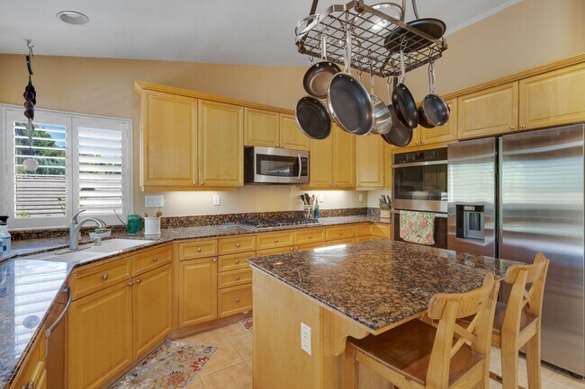 Foto del edificio - Spacious El Dorado Hills Home with 3-Car Garage, Solar, and Greenbelt Views!