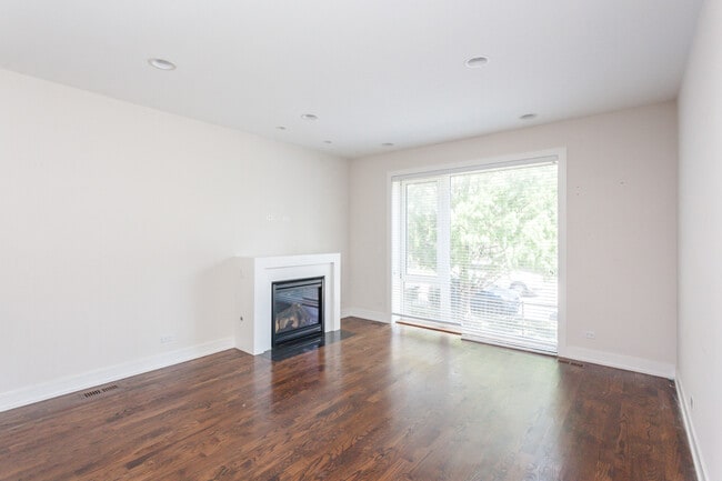 Building Photo - 3508 N Sacramento Ave