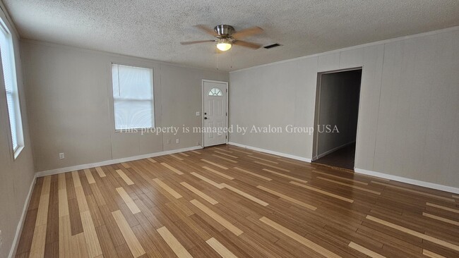 Building Photo - 1453 Winnebago Ave