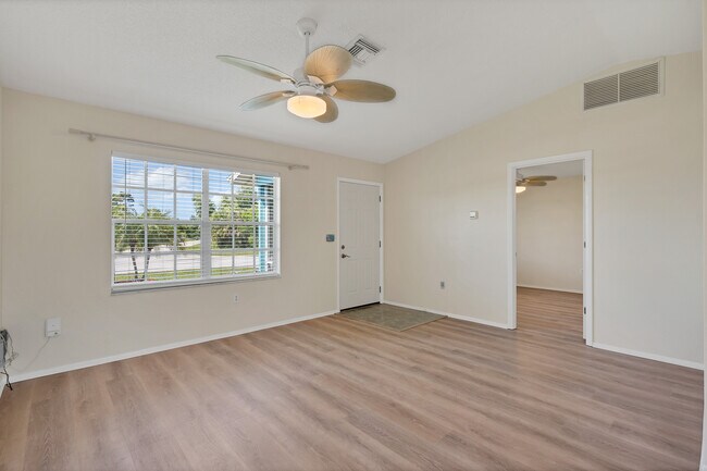 Building Photo - 6494 Rosewood Dr