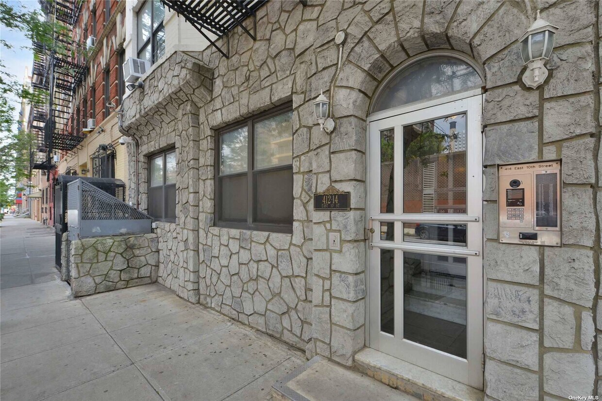 Primary Photo - 414 E 10th St