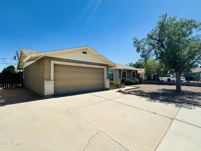 Foto del edificio - 1803 N Cheri Lynn Dr