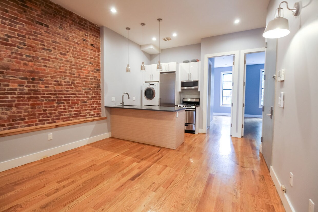 Primary Photo - 996 Broadway
