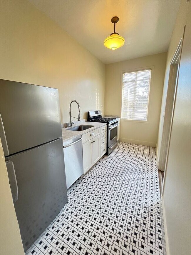 Foto del edificio - 465 Bellevue Ave