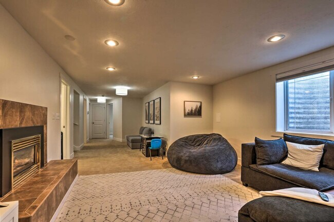 Foto del edificio - 930 Canyon Ave