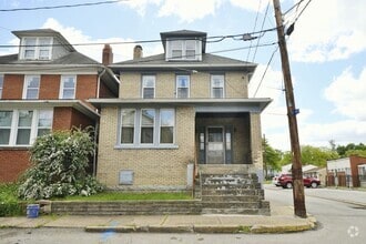 Building Photo - 900 Belleview St