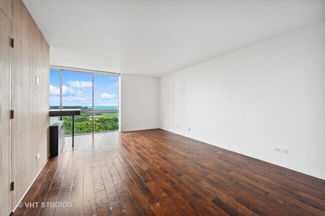 Foto del edificio - 1555 N Dearborn Pkwy