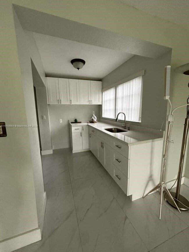 Foto del edificio - 16801 NW 72nd Ct