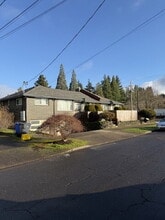 Building Photo - 8126 NE Beech St