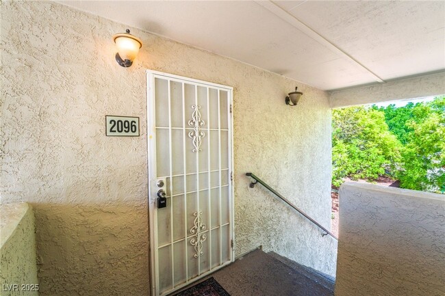 Building Photo - 7300 W Pirates Cove Rd